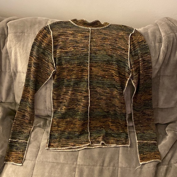 Orange, blue, and green colors and outside seams - Picture 1 of 3